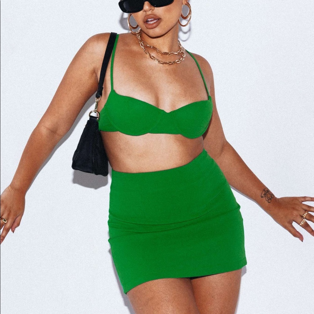 Bra top & skirt set/ green/ size: US 0